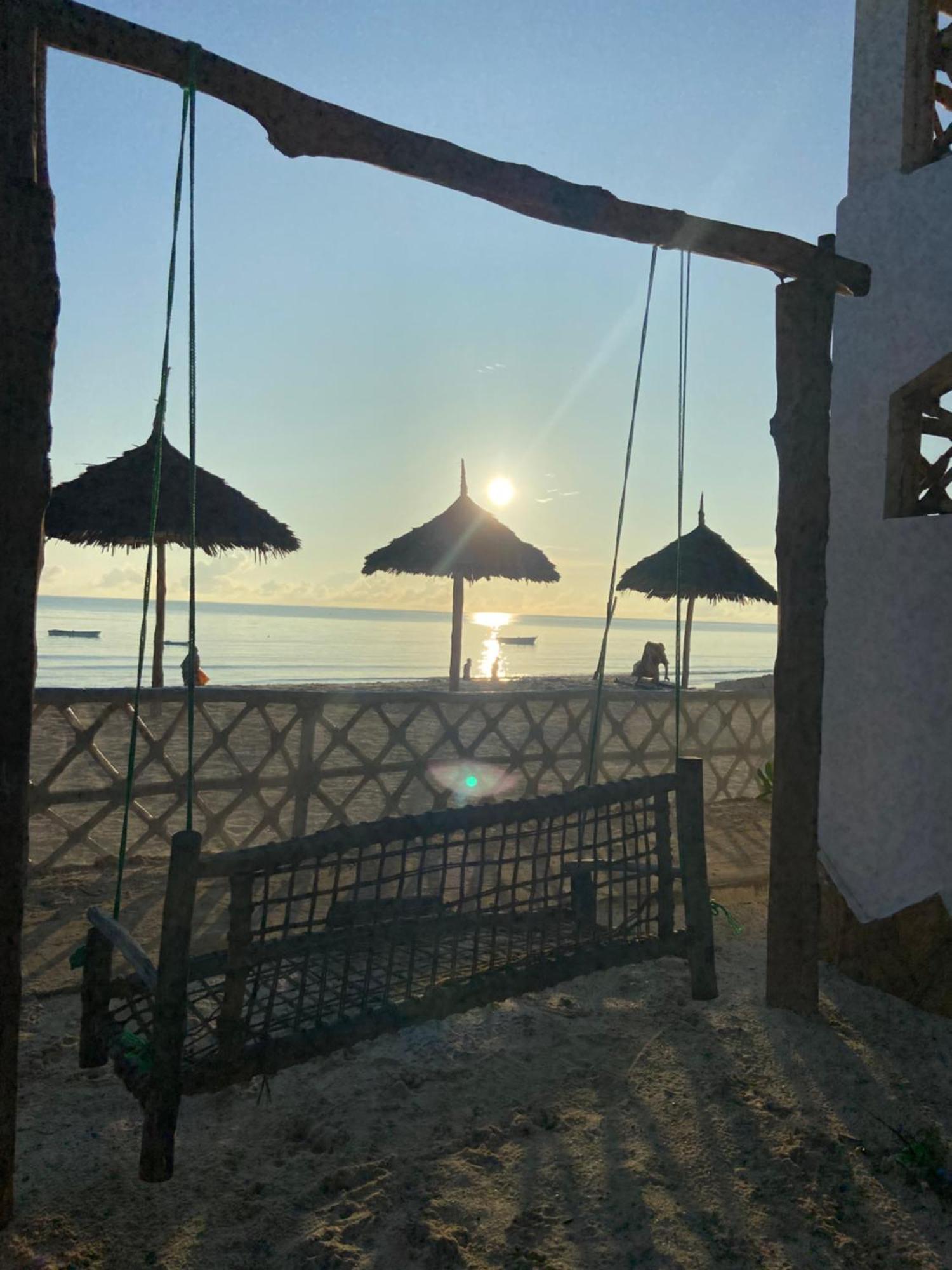 Waka Waka Bed & Breakfast Pwani Mchangani Exterior photo