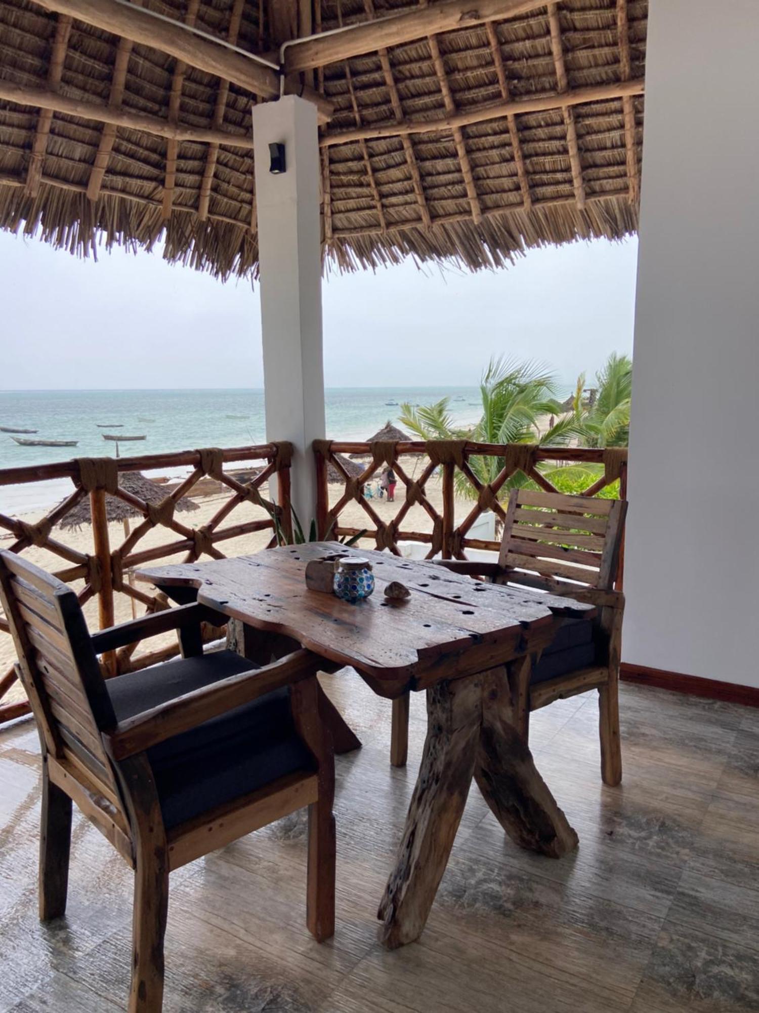 Waka Waka Bed & Breakfast Pwani Mchangani Exterior photo